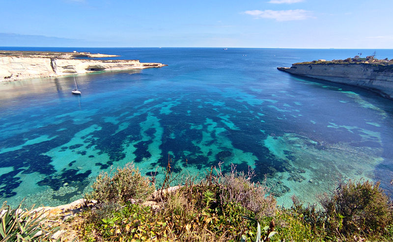 Meerblick bei einer Küstenwanderung Malta
